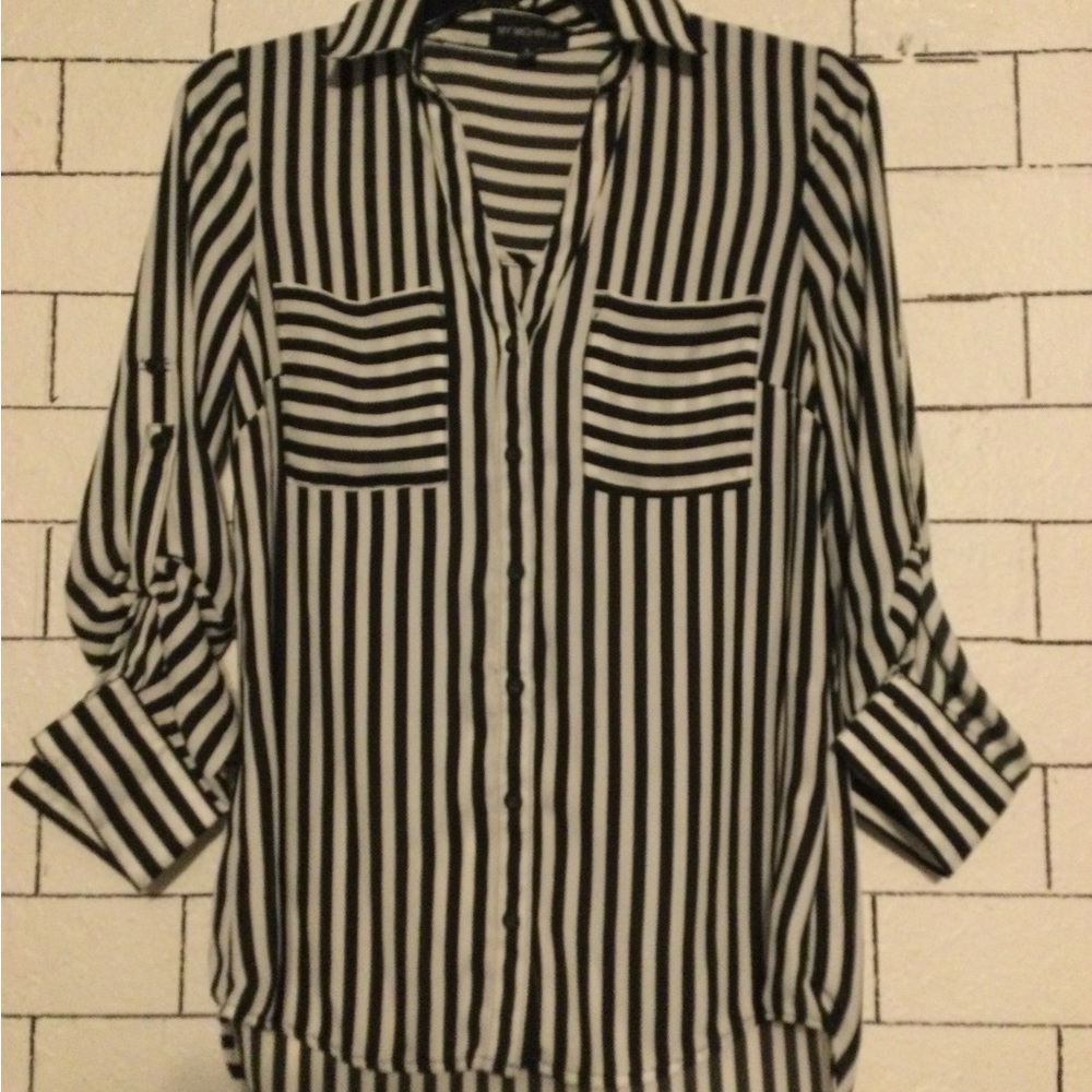 Blouse with lines with pockets